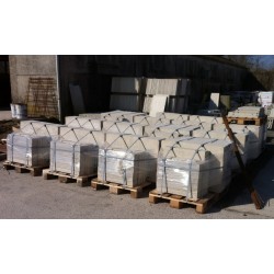 Grote voorraad betonnen konijnenhokken